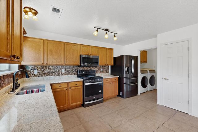 2740 WILDER Loop NE, Rio Rancho, NM 87144