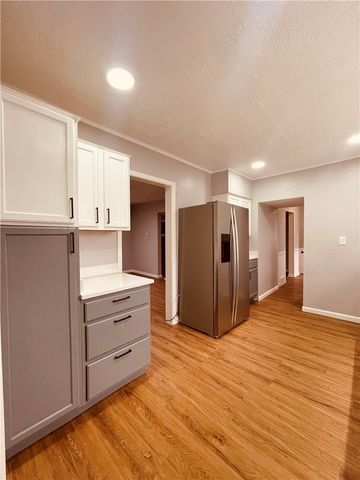 709 Charles St, Carnegie, PA 15106