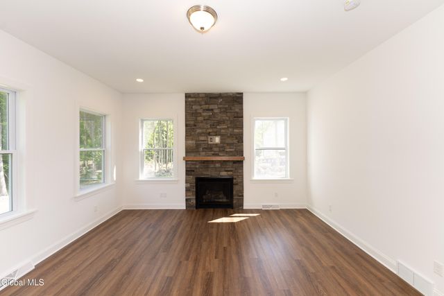 38 Tamarack Street, Ballston, NY 12019