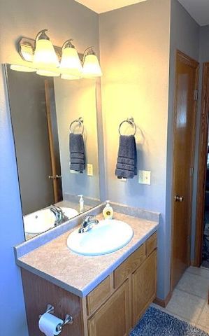 1661 Falcon DRIVE, Hartford, WI 53027