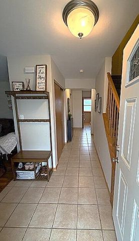 1661 Falcon DRIVE, Hartford, WI 53027