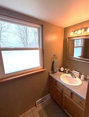 1661 Falcon DRIVE, Hartford, WI 53027