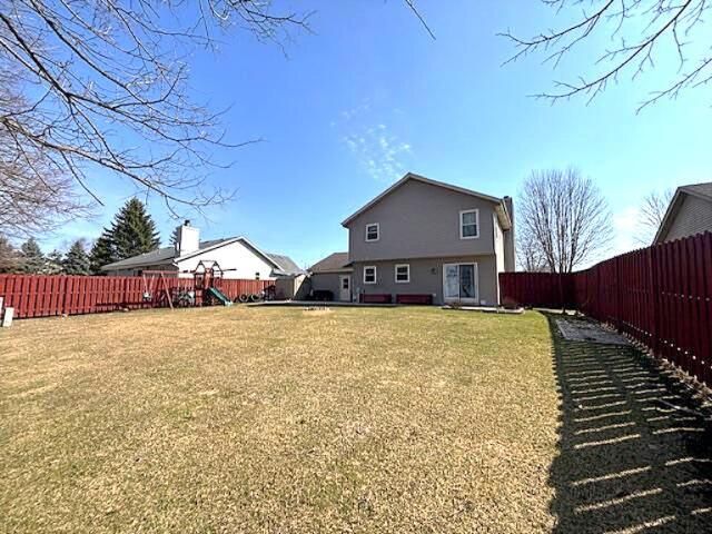 1661 Falcon DRIVE, Hartford, WI 53027