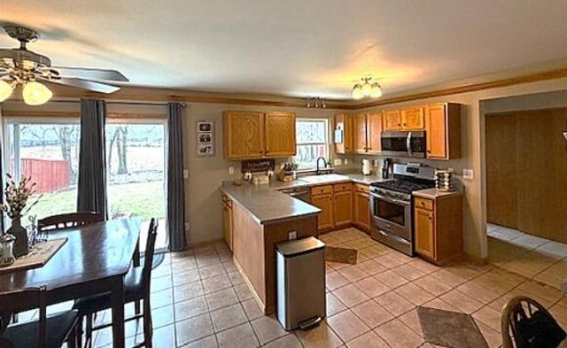 1661 Falcon DRIVE, Hartford, WI 53027