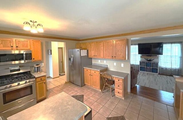 1661 Falcon DRIVE, Hartford, WI 53027