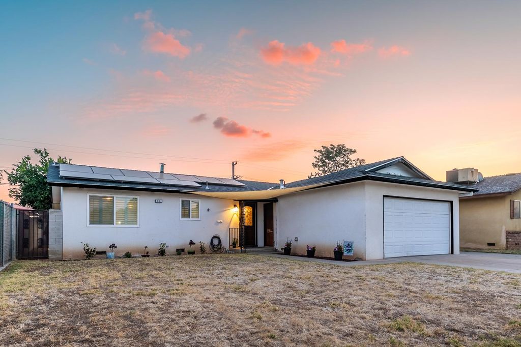 Image 1 of property listing at 61 W Rall, Clovis, CA 93612