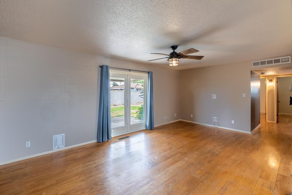 Image 10 of property listing at 61 W Rall, Clovis, CA 93612