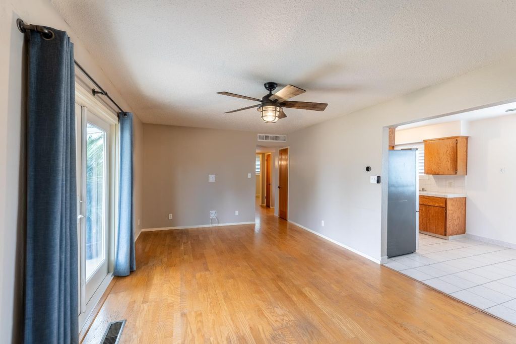 Image 11 of property listing at 61 W Rall, Clovis, CA 93612