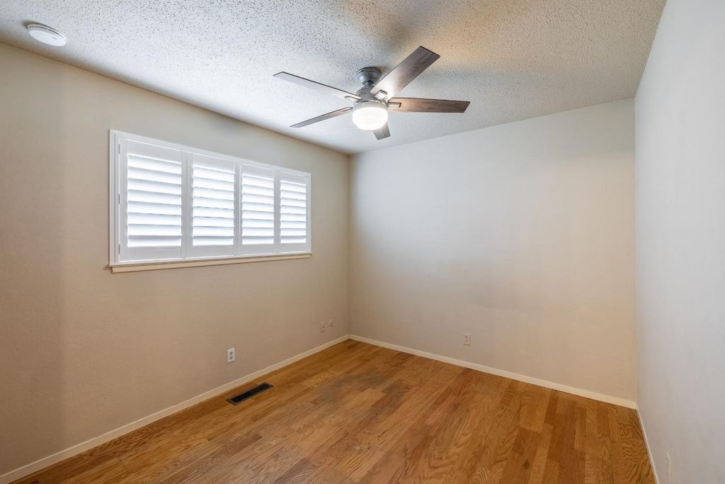 Image 13 of property listing at 61 W Rall, Clovis, CA 93612