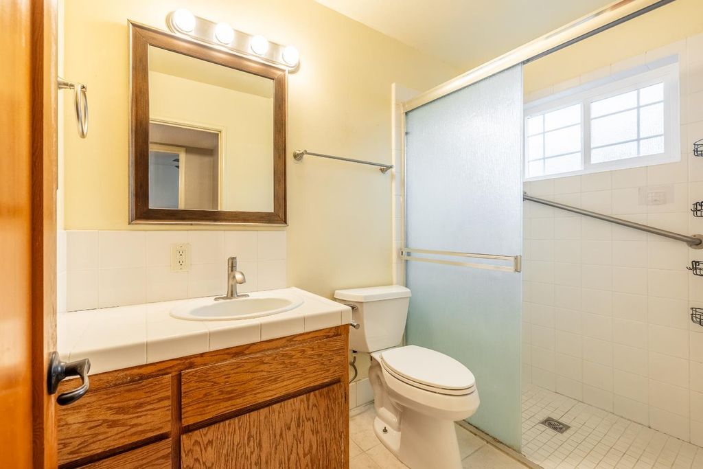 Image 15 of property listing at 61 W Rall, Clovis, CA 93612