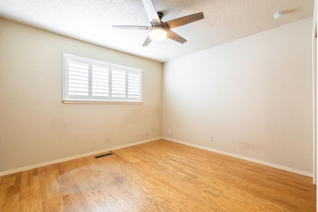 Image 17 of property listing at 61 W Rall, Clovis, CA 93612