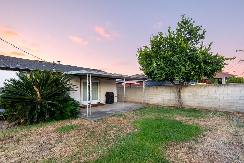 Image 21 of property listing at 61 W Rall, Clovis, CA 93612