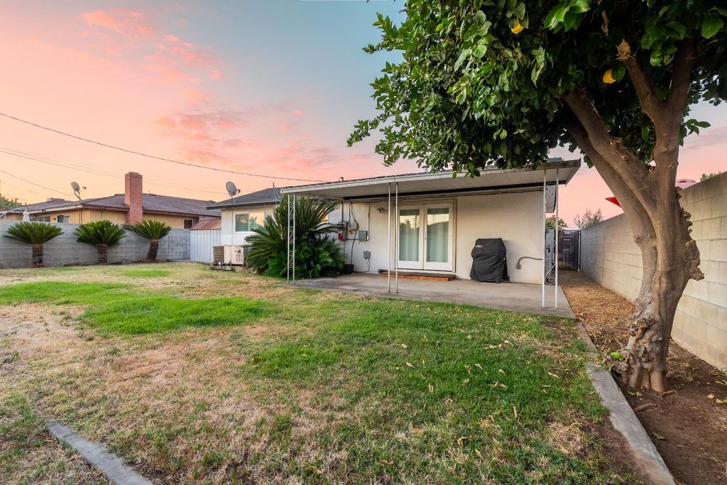 Image 22 of property listing at 61 W Rall, Clovis, CA 93612