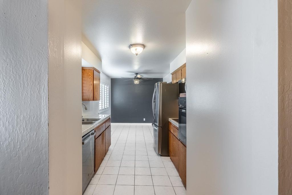Image 4 of property listing at 61 W Rall, Clovis, CA 93612