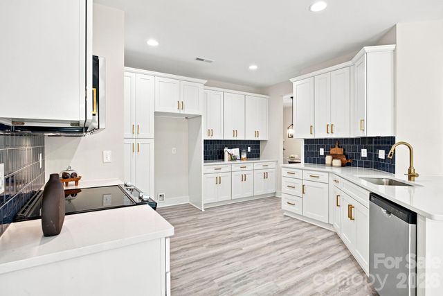 402 North Street, Dallas, NC 28034