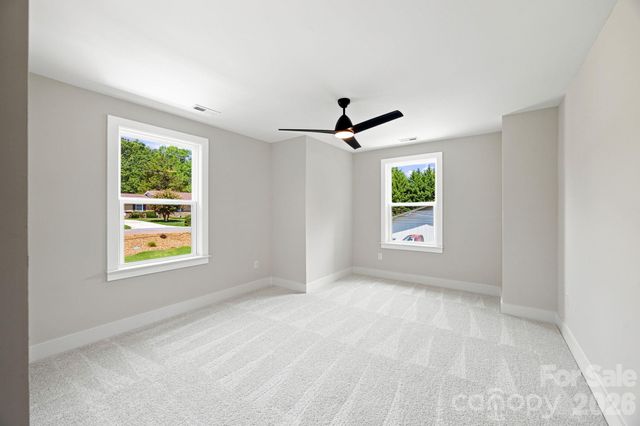 402 North Street, Dallas, NC 28034