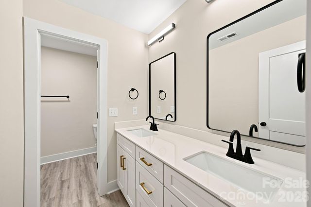 402 North Street, Dallas, NC 28034