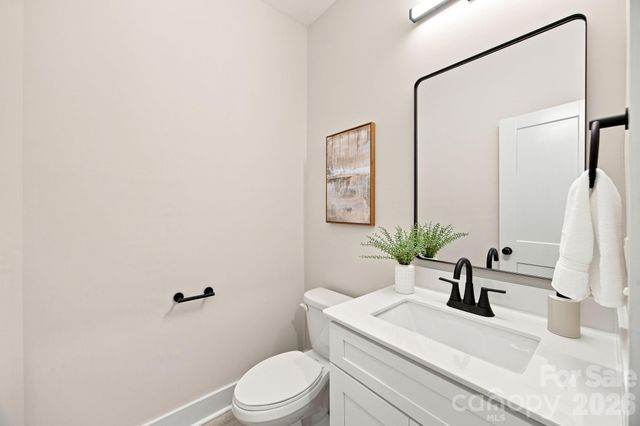 402 North Street, Dallas, NC 28034