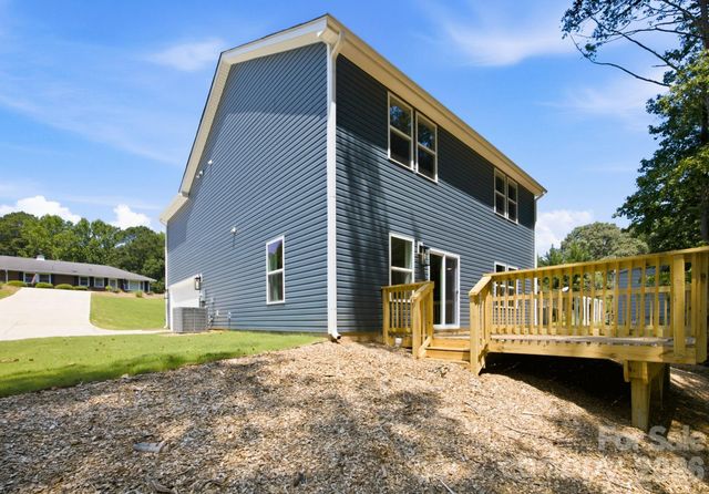 402 North Street, Dallas, NC 28034