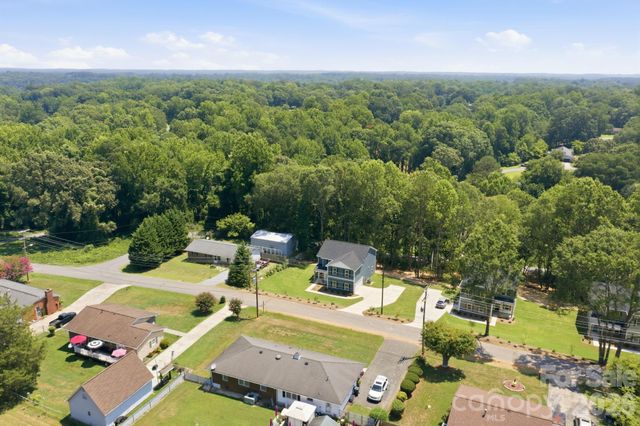 402 North Street, Dallas, NC 28034