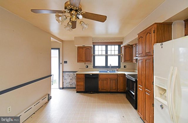 4 STATE ST, Lansdale, PA 19446