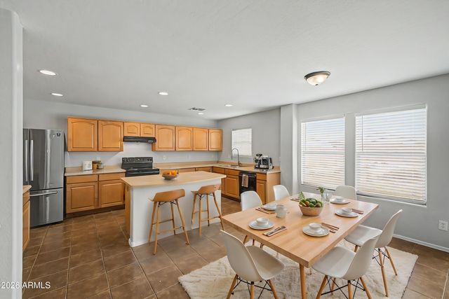3131 W APOLLO Road, Phoenix, AZ 85041