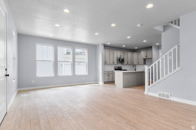 7046 W SWANSEA DR, South Jordan, UT 84009