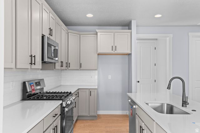 7046 W SWANSEA DR, South Jordan, UT 84009