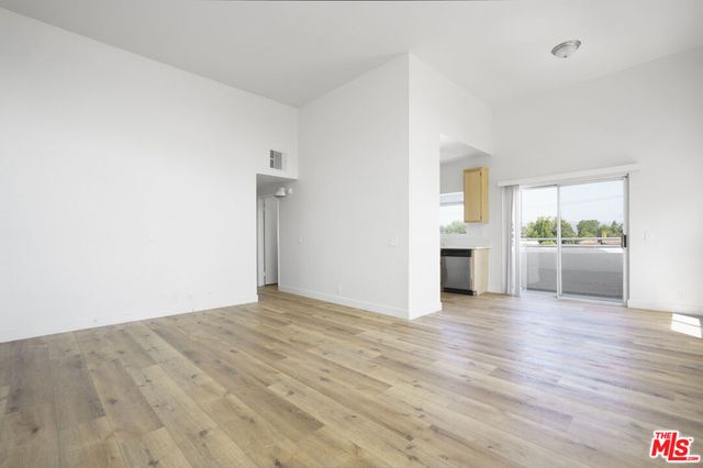 22705 Del Valle Street, Woodland Hills, CA 91364