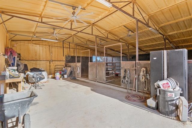 347 Howe Hill Road, Robinson, TX 76706