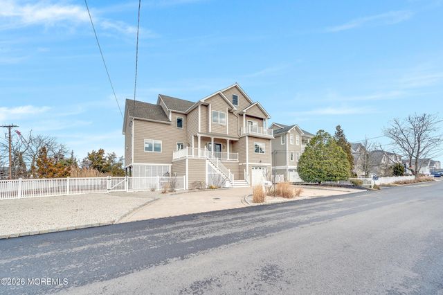 1828 Cable Drive, Toms River, NJ 08753