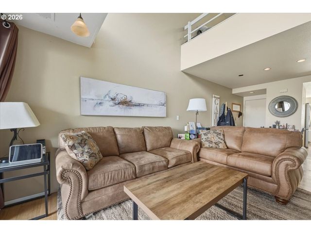 103 N HAYDEN BAY Dr 103, Portland, OR 97217