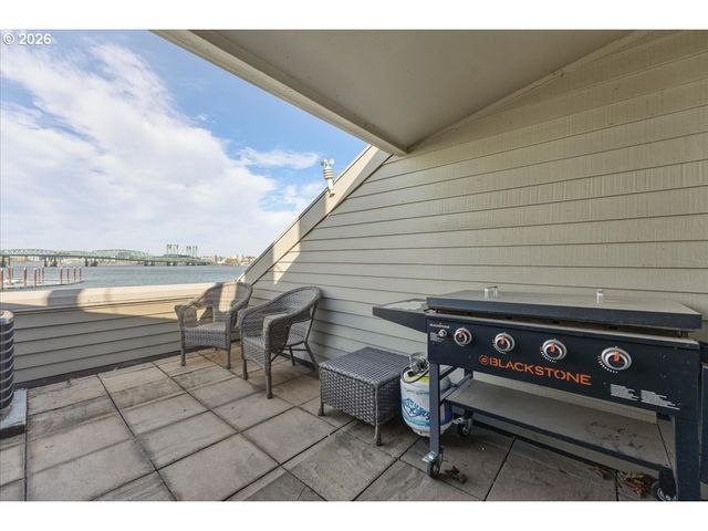 103 N HAYDEN BAY Dr 103, Portland, OR 97217