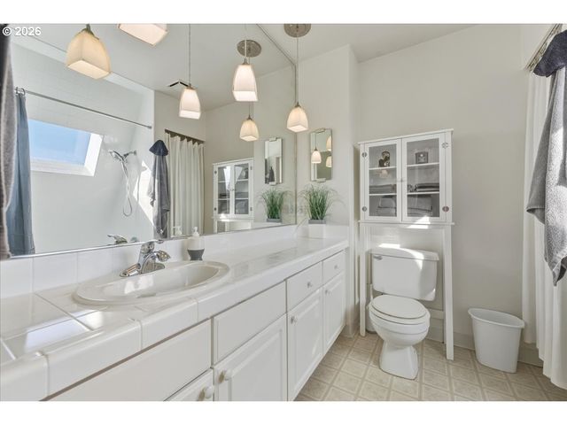 103 N HAYDEN BAY Dr 103, Portland, OR 97217