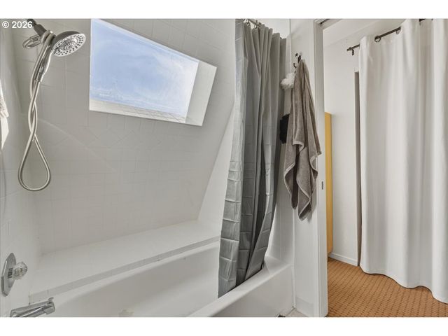 103 N HAYDEN BAY Dr 103, Portland, OR 97217