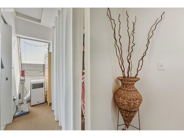 103 N HAYDEN BAY Dr 103, Portland, OR 97217