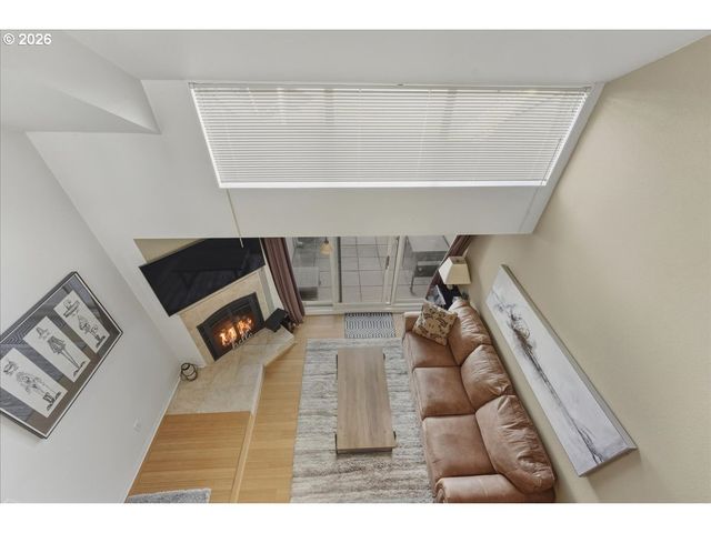 103 N HAYDEN BAY Dr 103, Portland, OR 97217