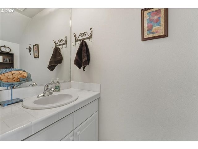 103 N HAYDEN BAY Dr 103, Portland, OR 97217