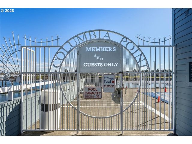 103 N HAYDEN BAY Dr 103, Portland, OR 97217