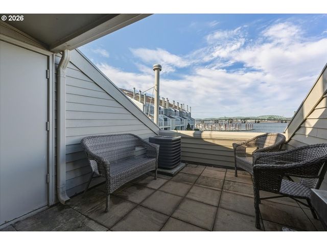 103 N HAYDEN BAY Dr 103, Portland, OR 97217