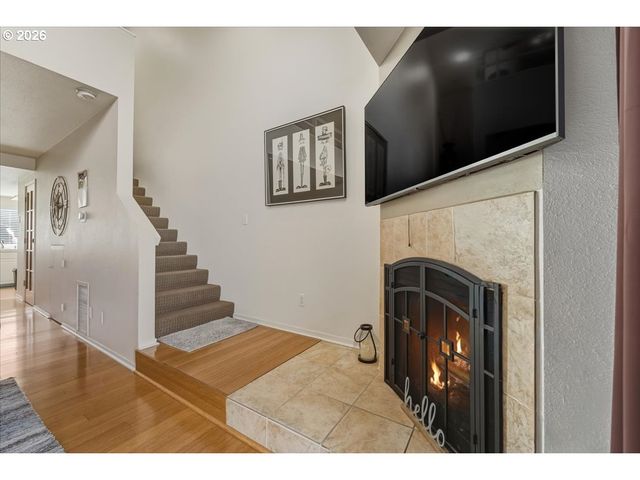 103 N HAYDEN BAY Dr 103, Portland, OR 97217