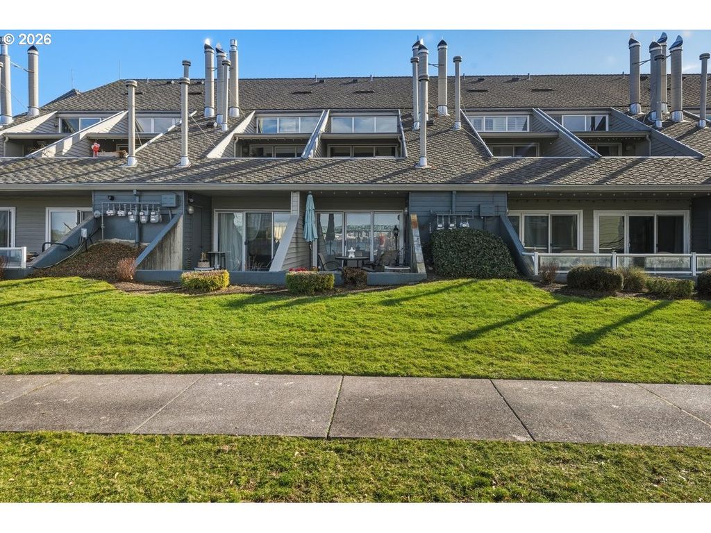 103 N HAYDEN BAY Dr 103, Portland, OR 97217