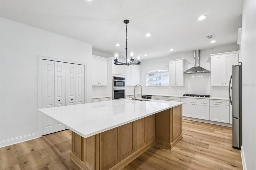 Image 14 of property listing at 11455 CLAYMONT CIR, Windermere, FL 34786