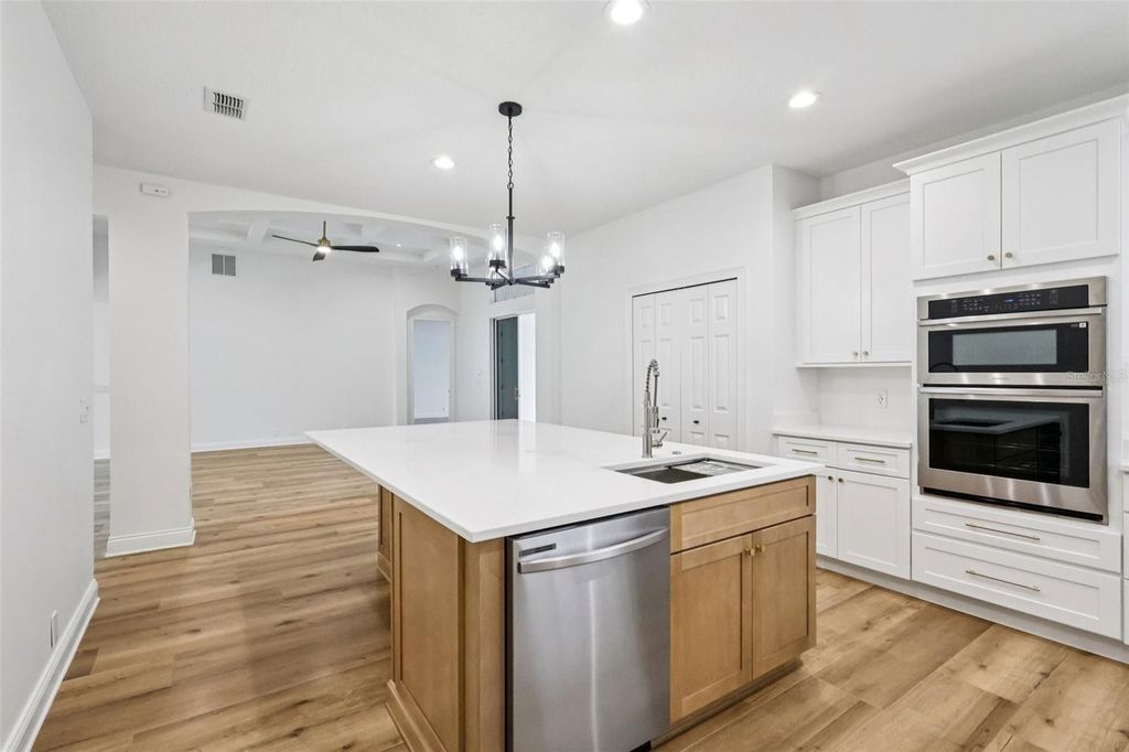 Image 15 of property listing at 11455 CLAYMONT CIR, Windermere, FL 34786