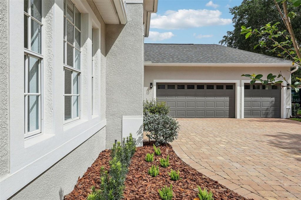 Image 3 of property listing at 11455 CLAYMONT CIR, Windermere, FL 34786