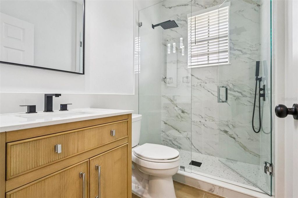 Image 21 of property listing at 11455 CLAYMONT CIR, Windermere, FL 34786