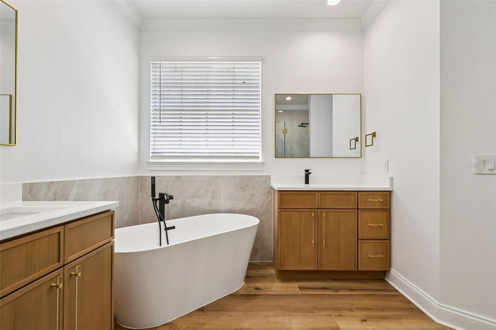 Image 30 of property listing at 11455 CLAYMONT CIR, Windermere, FL 34786