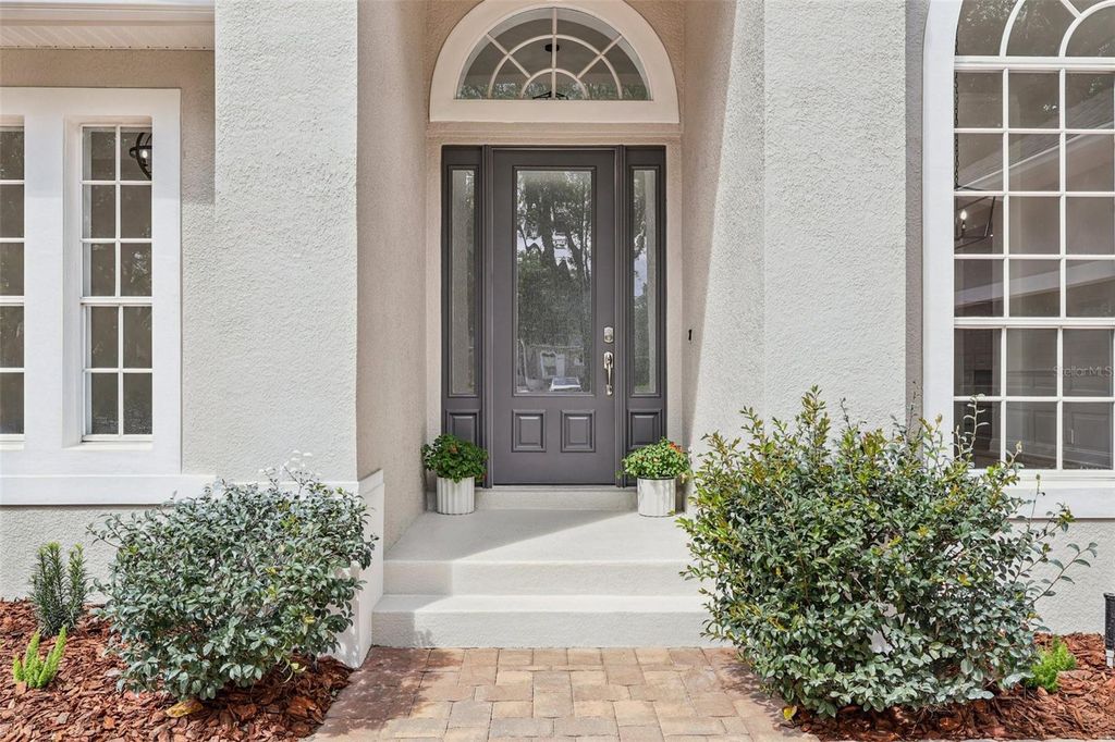 Image 4 of property listing at 11455 CLAYMONT CIR, Windermere, FL 34786