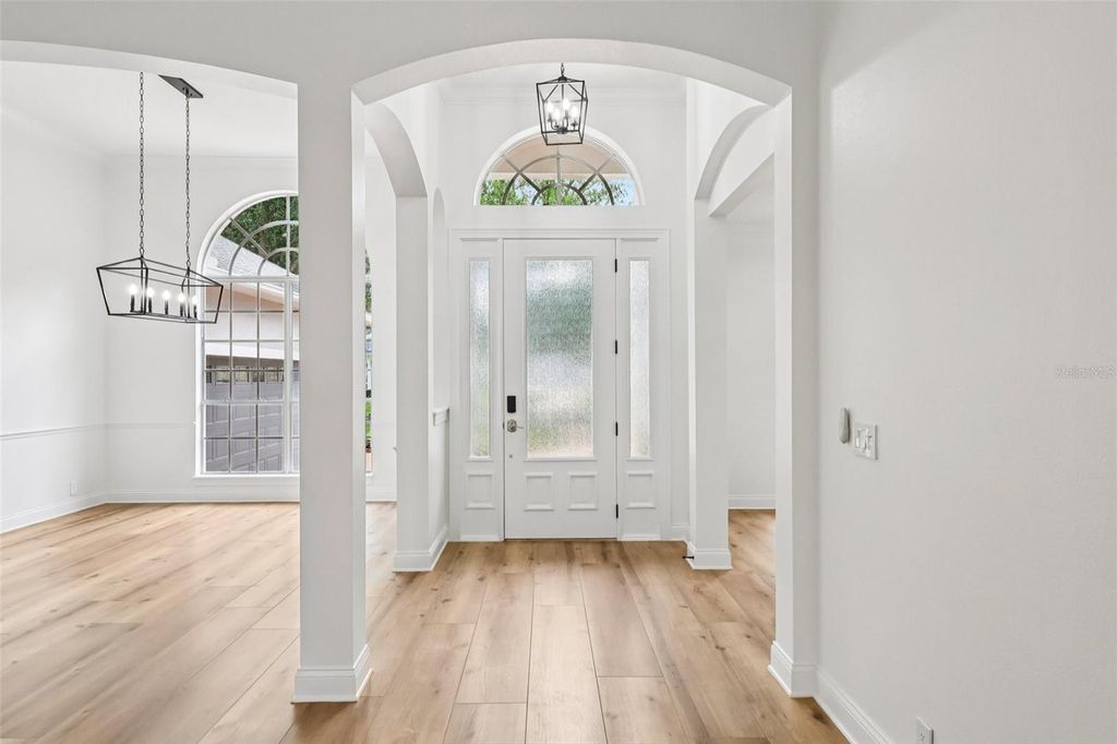 Image 5 of property listing at 11455 CLAYMONT CIR, Windermere, FL 34786