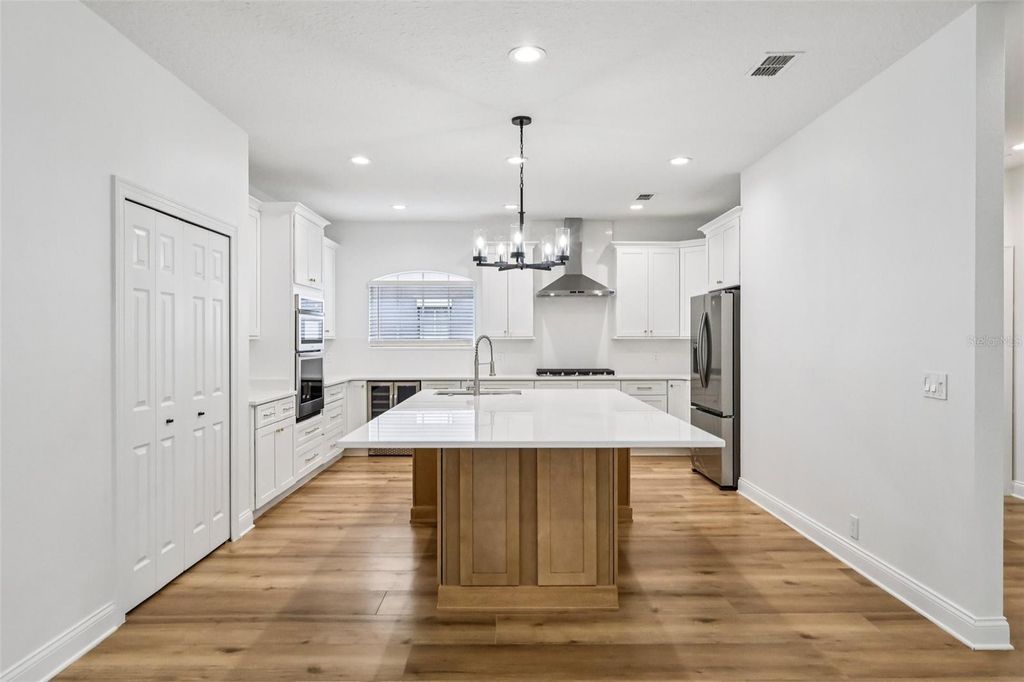 Image 8 of property listing at 11455 CLAYMONT CIR, Windermere, FL 34786